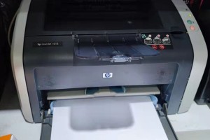 惠普 （HP）1015 黑白激光打印机，A4，手动双面（9成新）